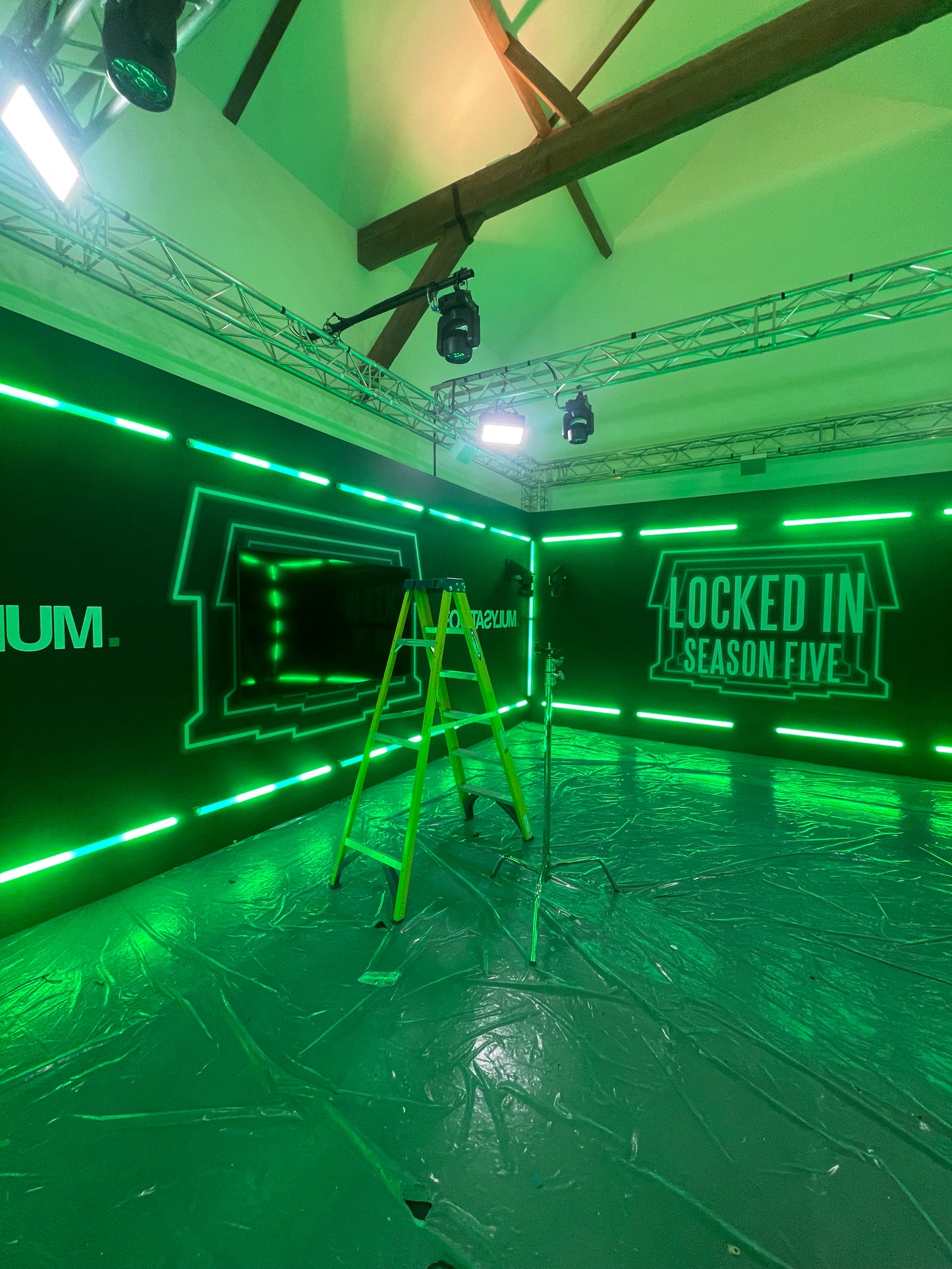 LOCKED IN - FOOTASYLUM