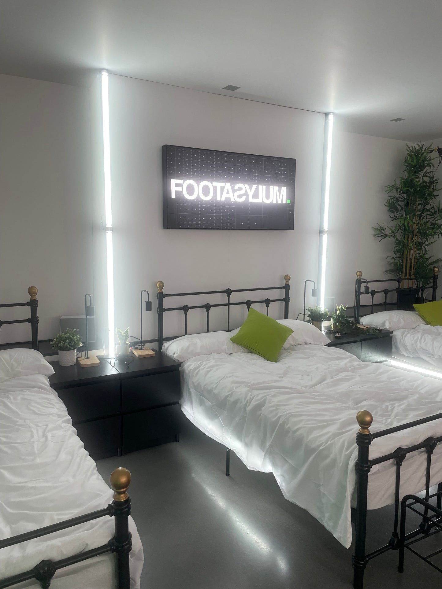 LOCKED IN - FOOTASYLUM